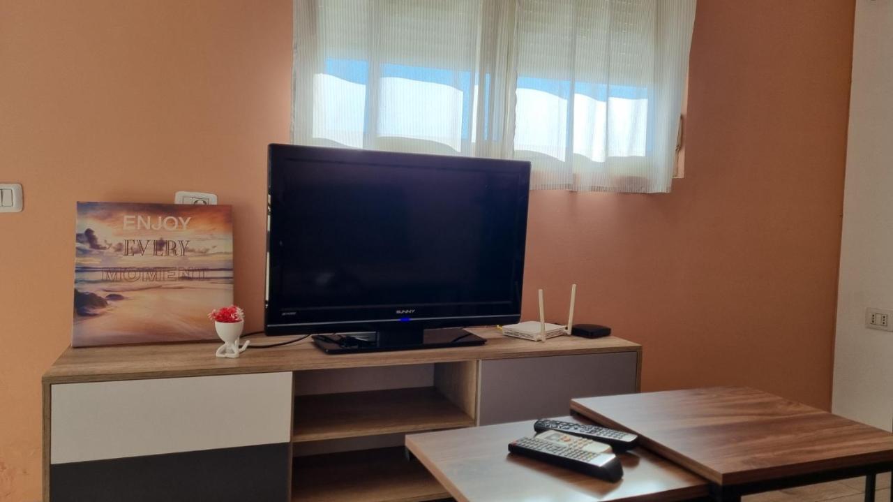 Sky Apartament. Bllok District Tiranë Luaran gambar