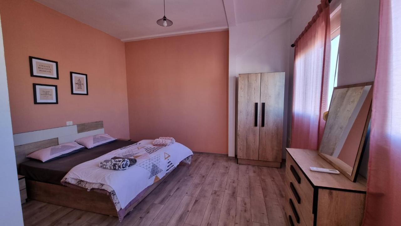 Sky Apartament. Bllok District Tiranë Luaran gambar